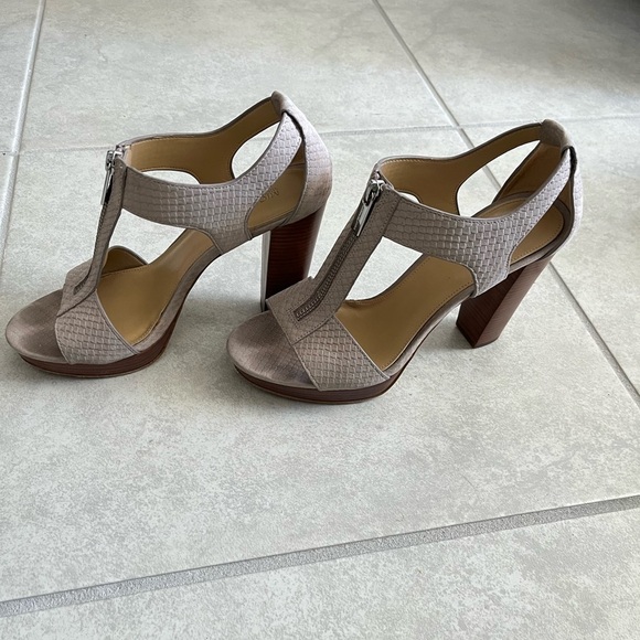 Michael Kors gray women’s heeled sandals size 7.5 platform - Picture 3 of 8